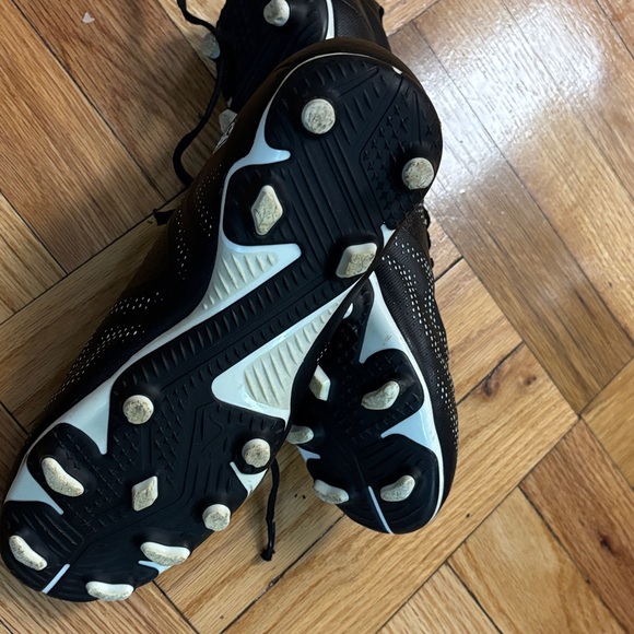 Puma Black and White Men's Athletic Cleats - Picture 2 of 3